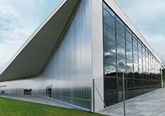 Eitle Glas- und Metallbau GmbH: Profilbearbeitung mit Durchlaufzentrum und 5-Achs-Maschine